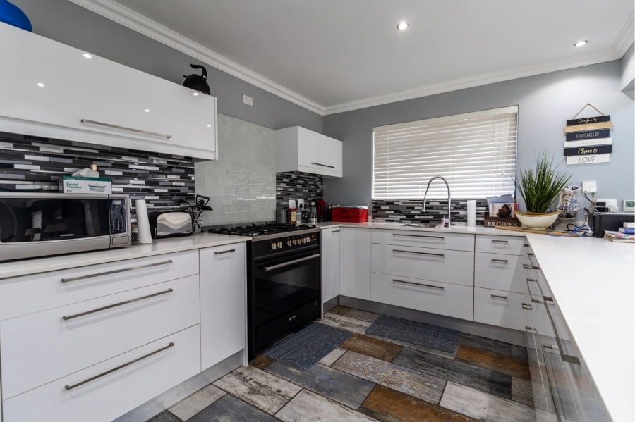 4 Bedroom Property for Sale in Calypso Beach Western Cape